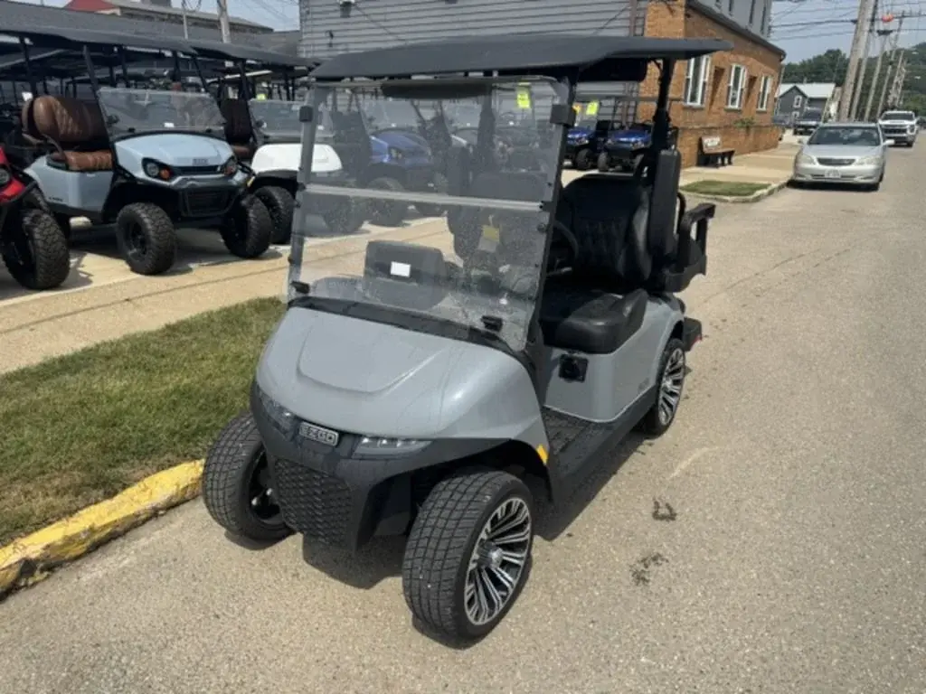 2026 E-Z-GO RXV ELiTE Lithium photo 1