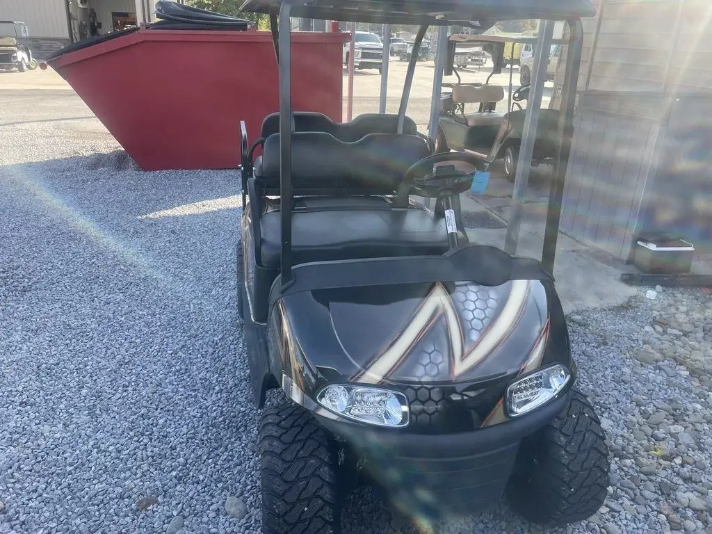 2021 E-Z-GO RXV photo 4