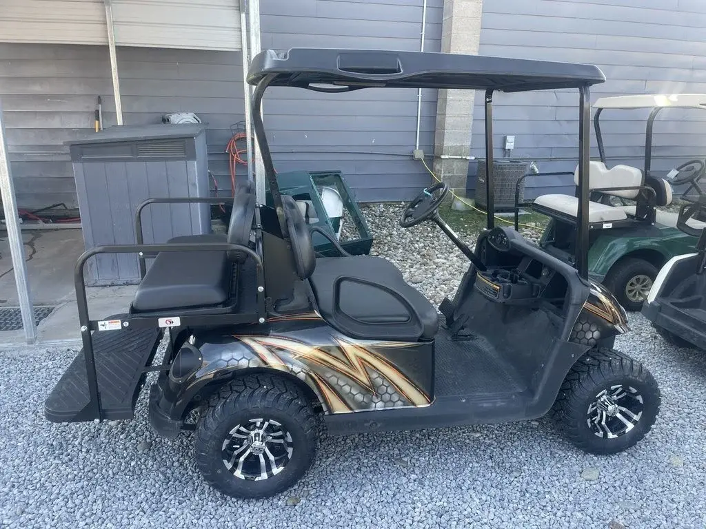 2021 E-Z-GO RXV photo 3