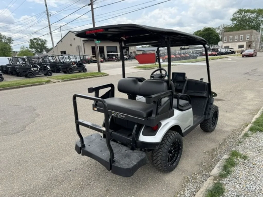 2026 E-Z-GO Express photo 4