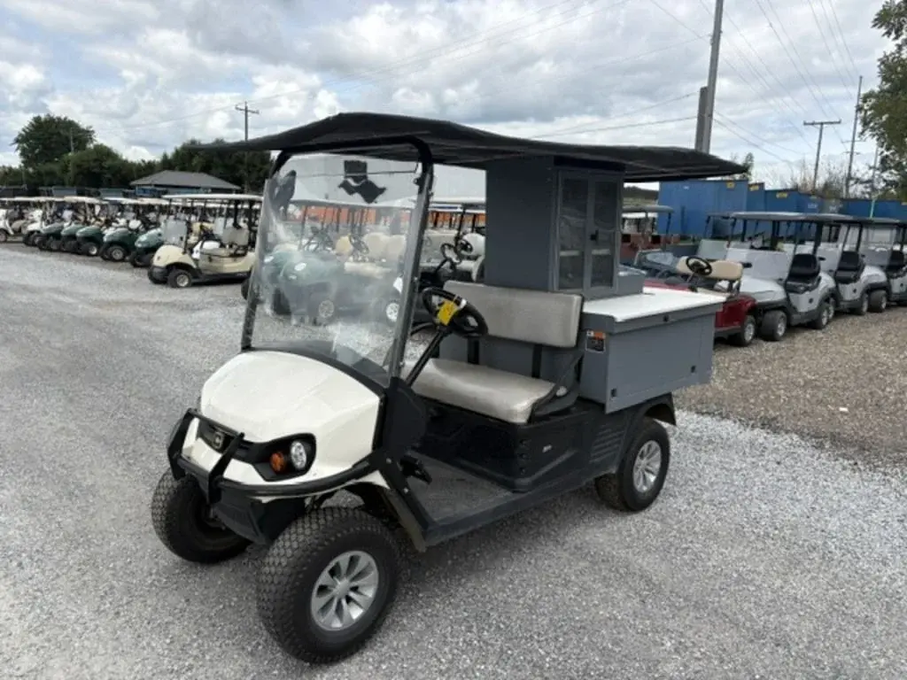 2023 Cushman Refresher Oasis photo 1