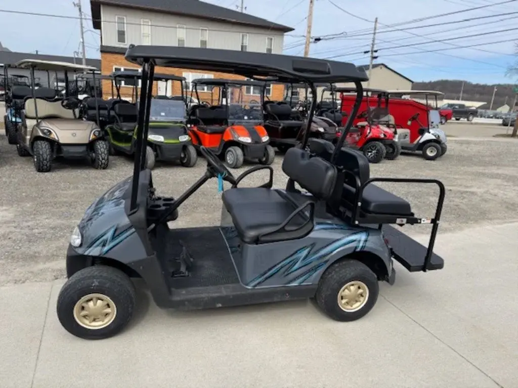 2018 E-Z-GO RXV photo 1