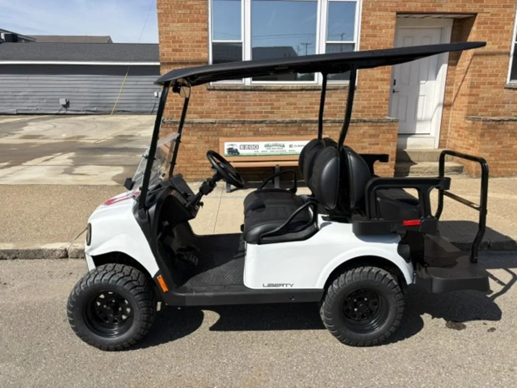2027 E-Z-GO Liberty photo 3