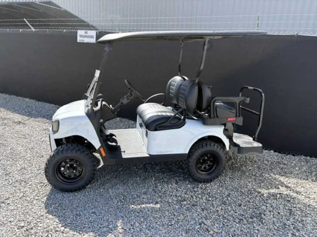 2027 E-Z-GO Liberty photo 2