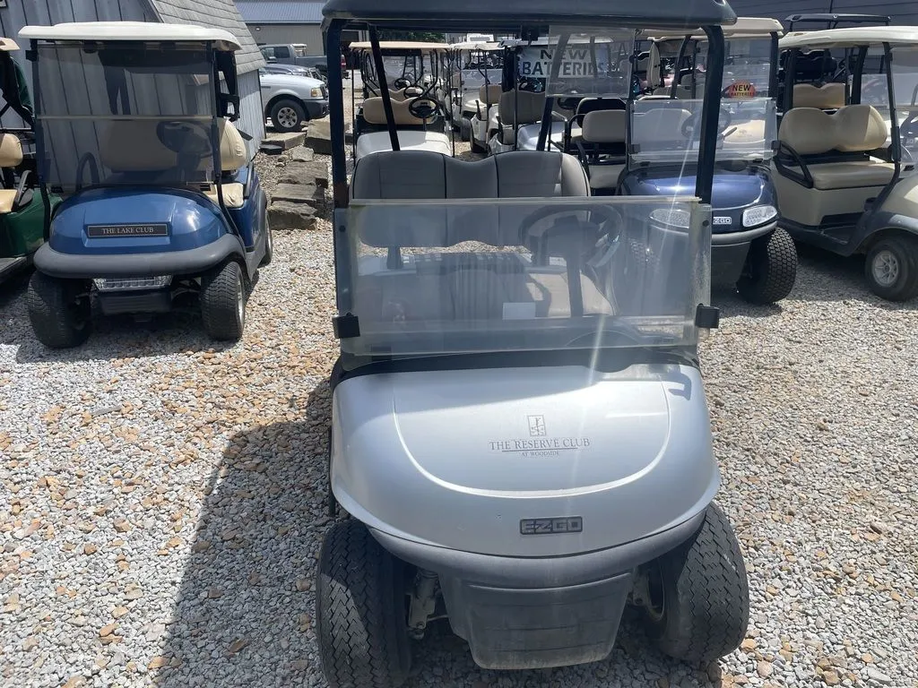 2019 E-Z-GO RXV photo 4