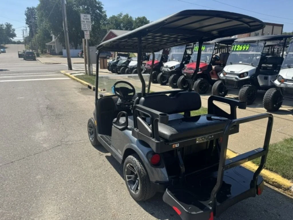 2026 E-Z-GO RXV ELiTE Lithium photo 2