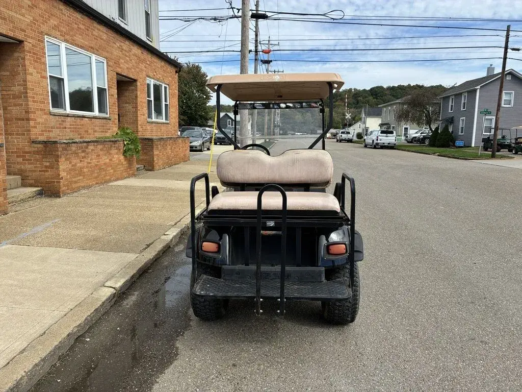 2010 E-Z-GO TXT photo 4