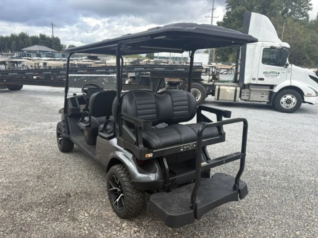 2027 E-Z-GO Express photo 3