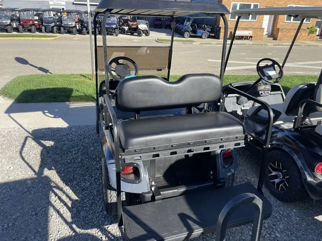2021 E-Z-GO TXT photo 2