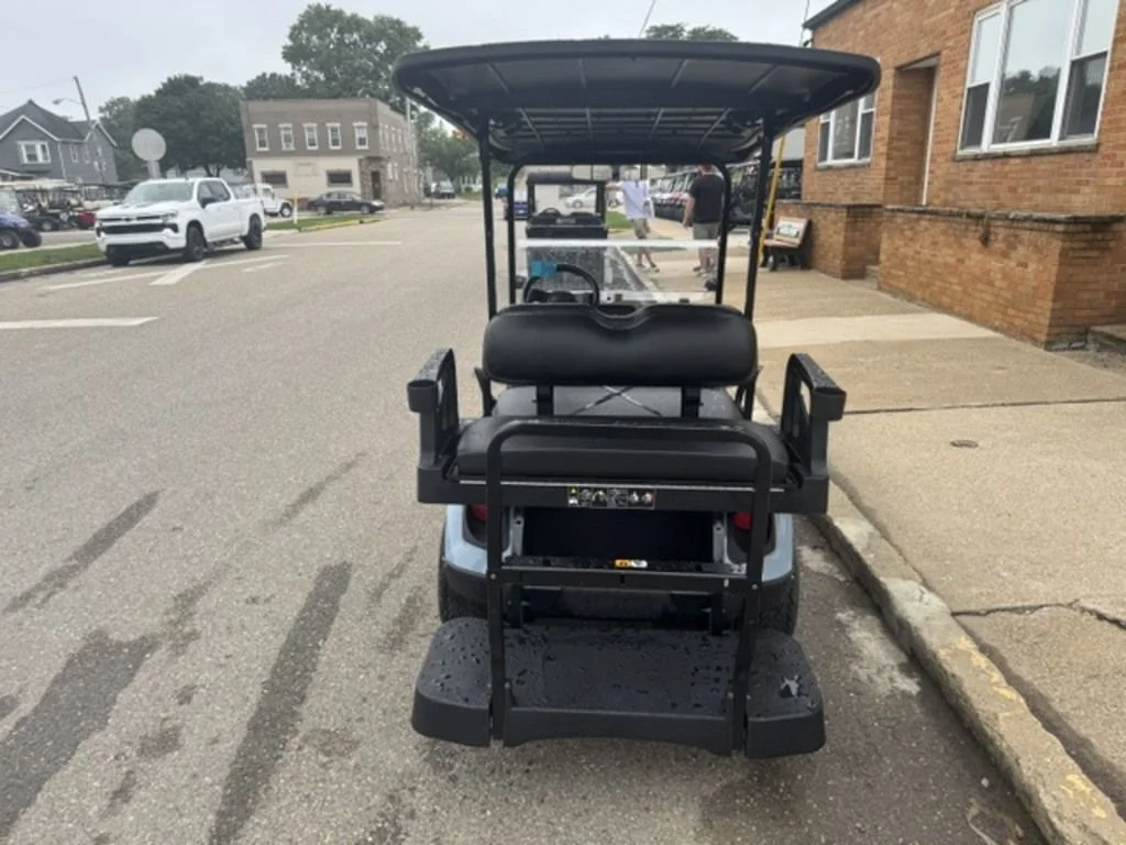 2025 E-Z-GO Express photo 3