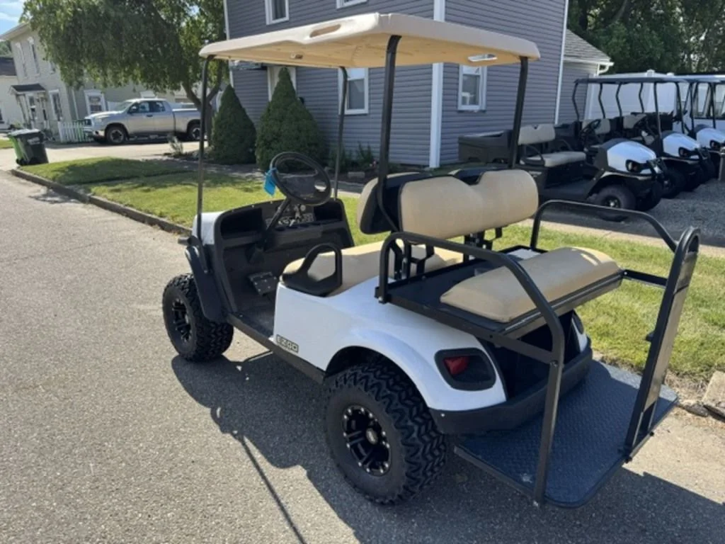 2018 E-Z-GO Express photo 2