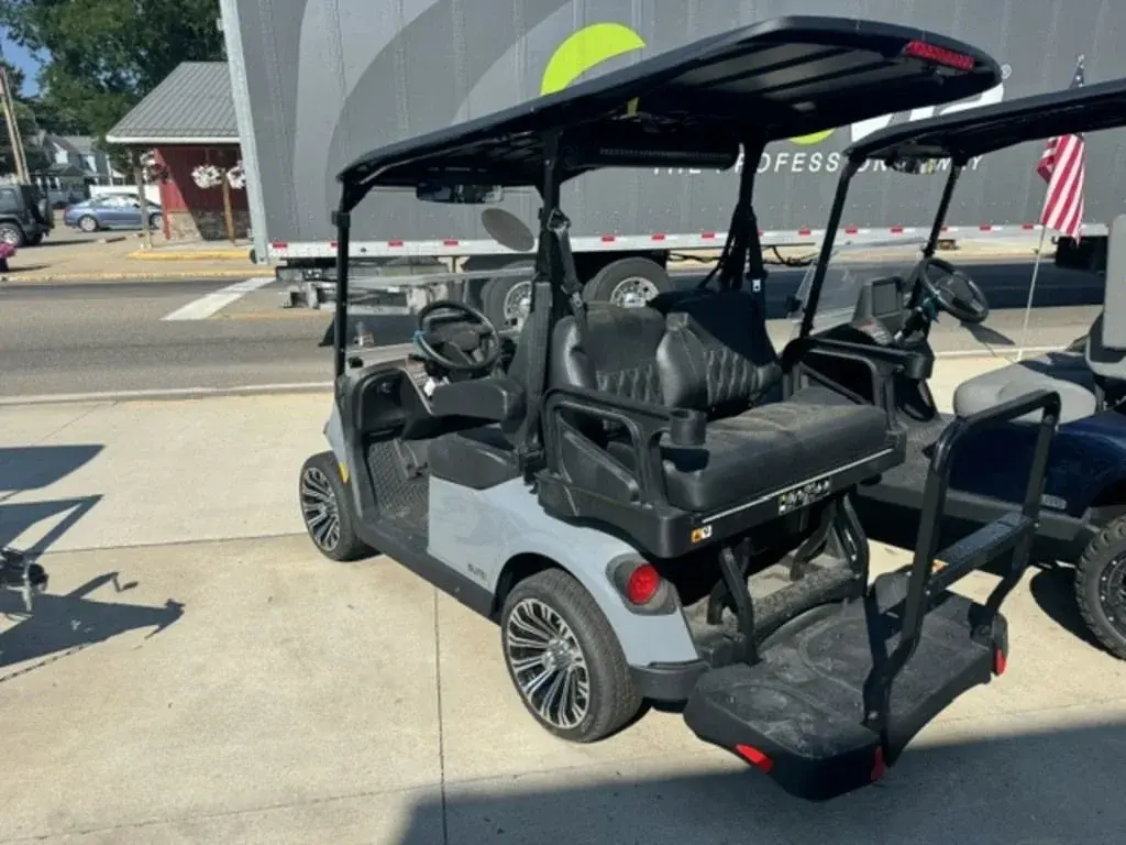 2026 E-Z-GO RXV photo 2