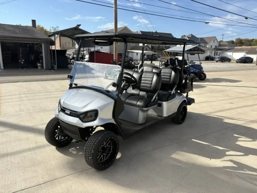 2027 E-Z-GO Express photo 1