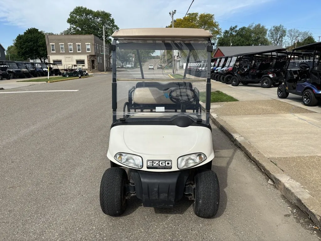 2012 E-Z-GO RXV photo 4