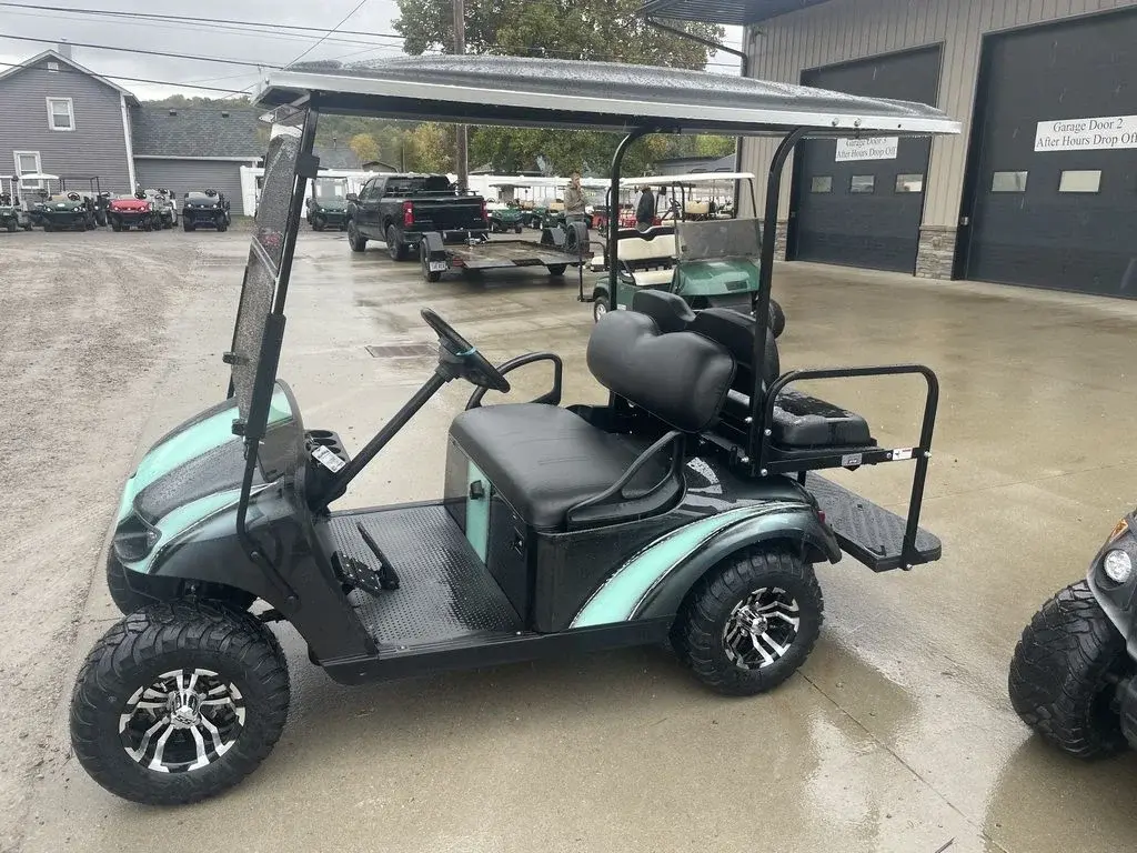 2019 E-Z-GO TXT photo 1