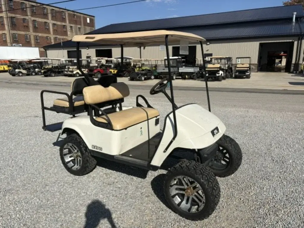 2013 E-Z-GO Shuttle 2+2 TXT Electric photo 4