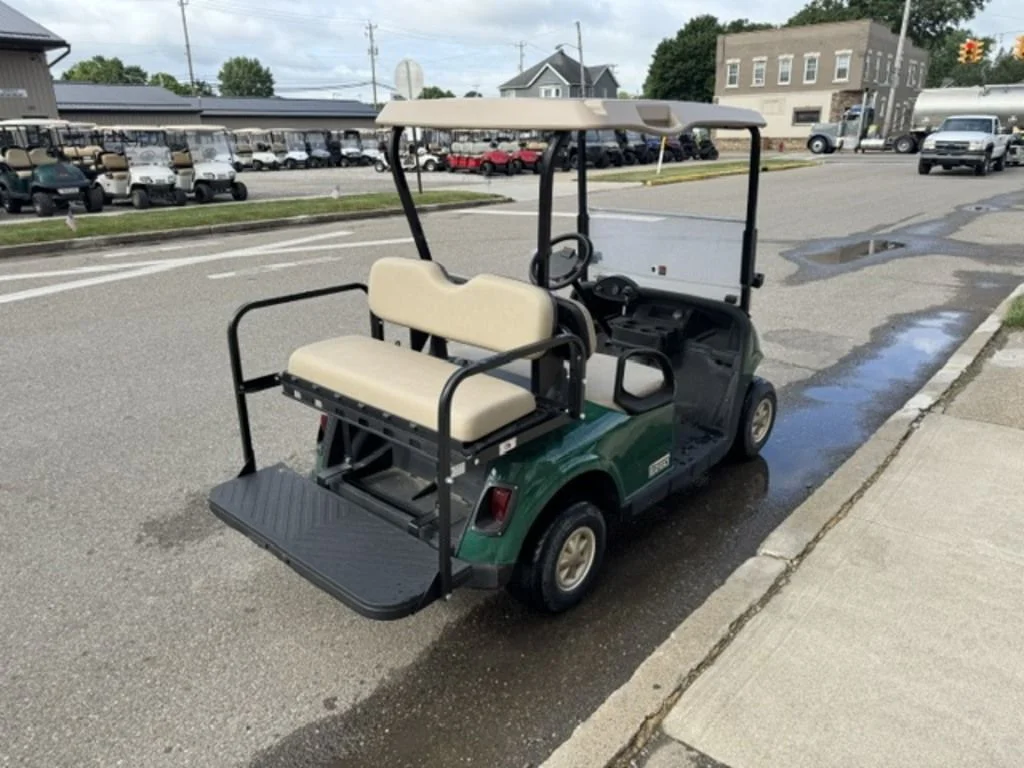2018 E-Z-GO RXV photo 4