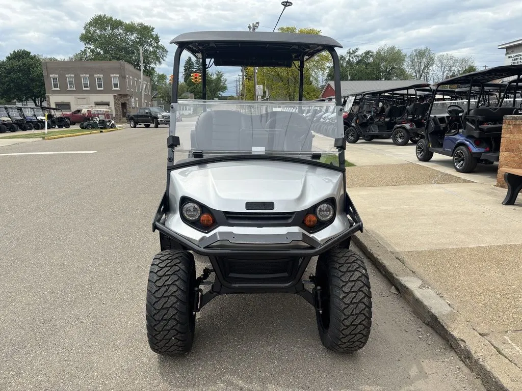 2026 E-Z-GO Express photo 4