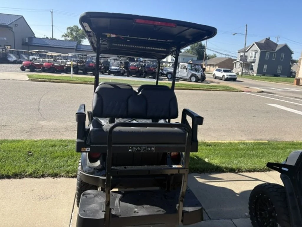 2026 E-Z-GO Express photo 3