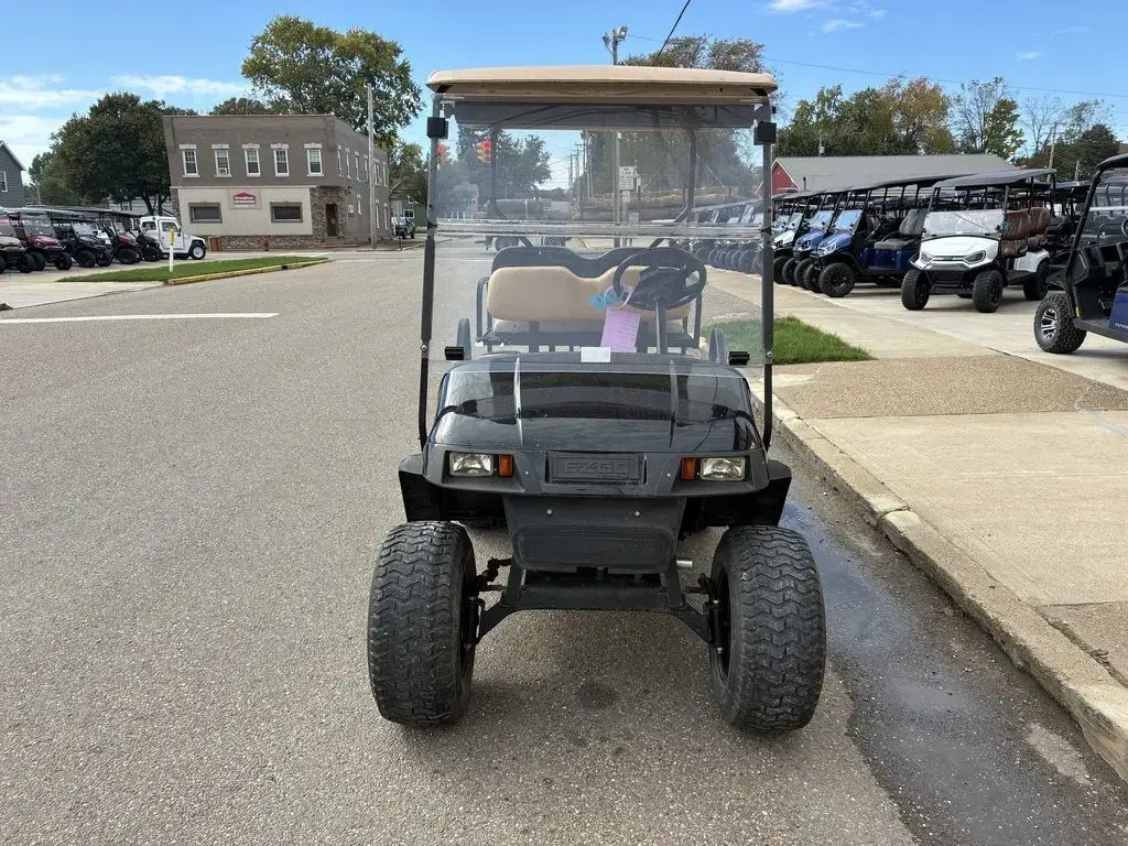 2010 E-Z-GO TXT photo 2