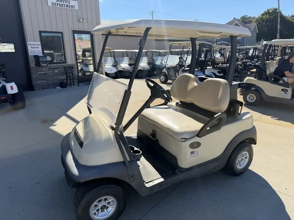 2004 Club Car Precedent photo 1
