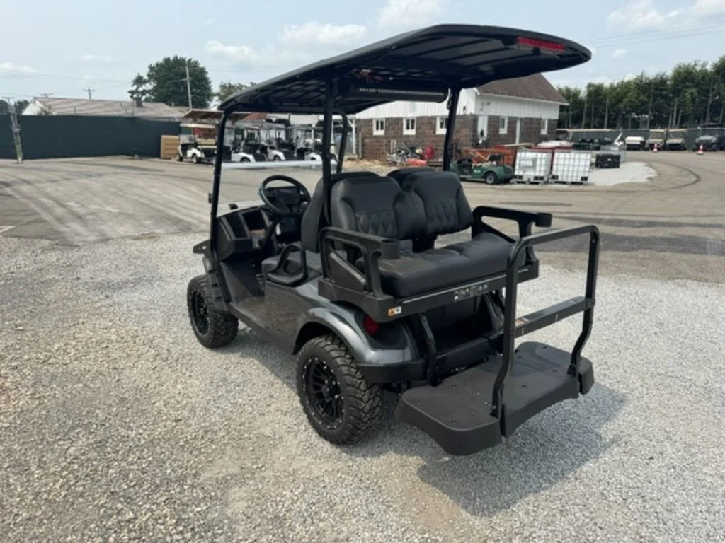 2027 E-Z-GO Express photo 2