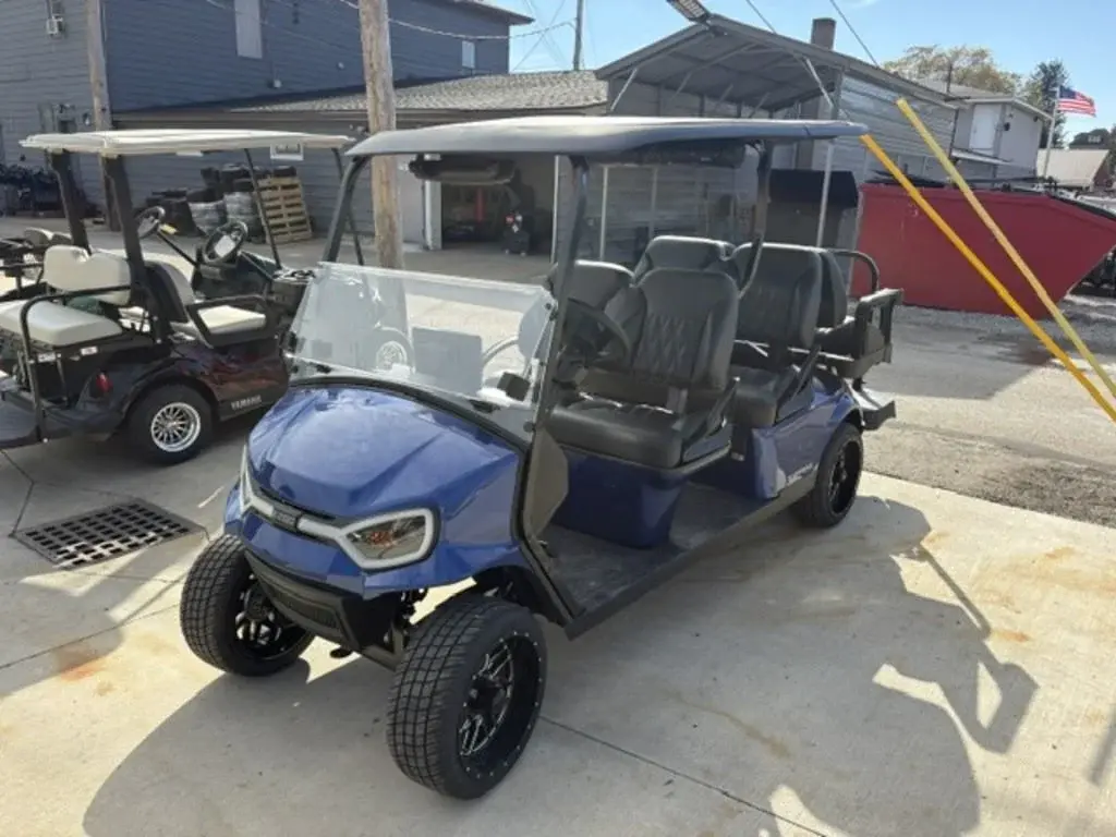 2027 E-Z-GO Express photo 4