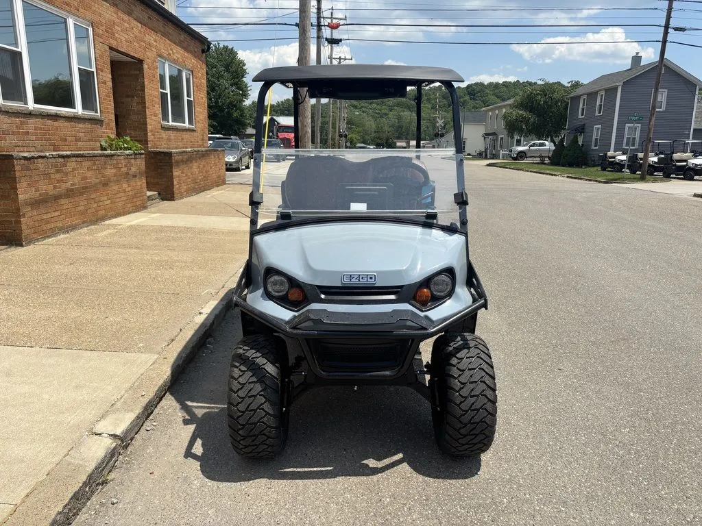 2026 E-Z-GO Express photo 4