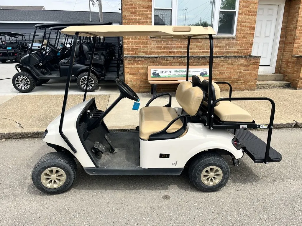 2021 E-Z-GO TXT photo 3