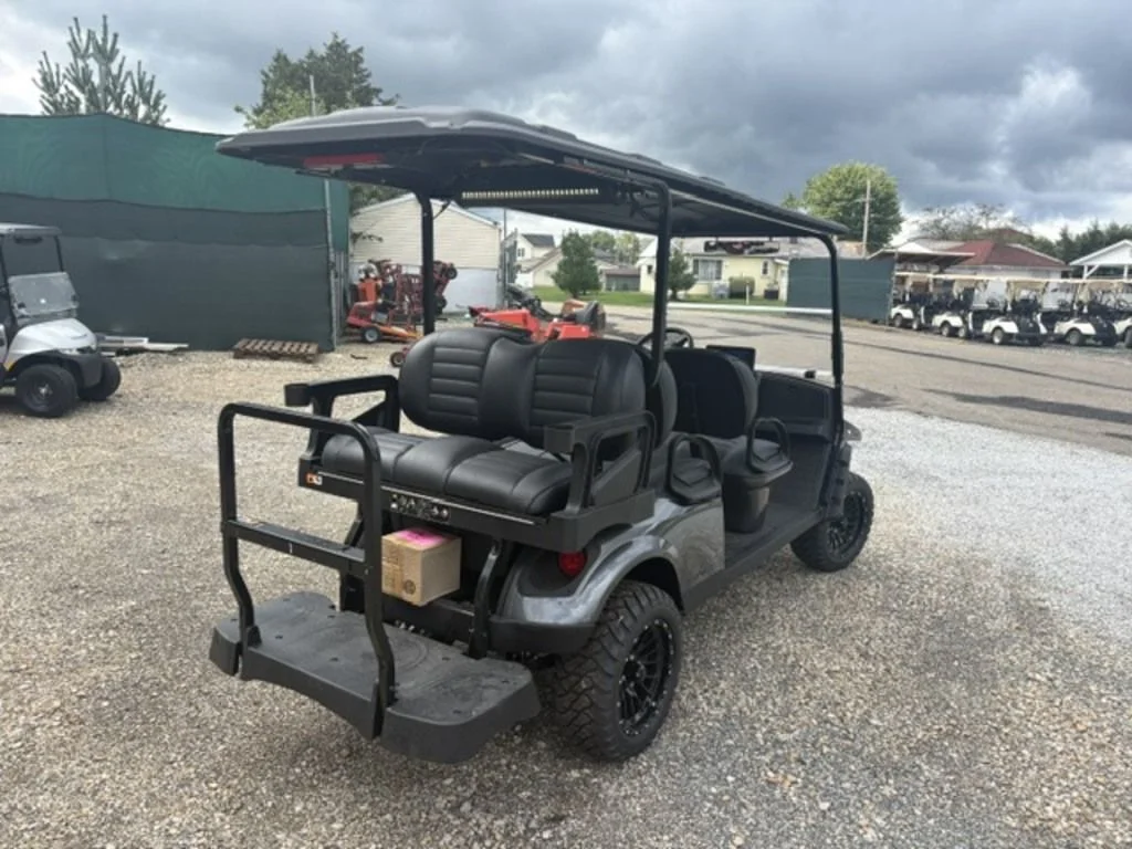 2027 E-Z-GO Express photo 3