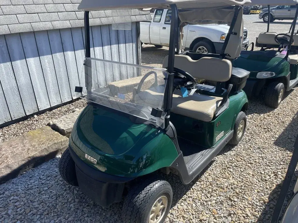 2017 E-Z-GO RXV photo 1