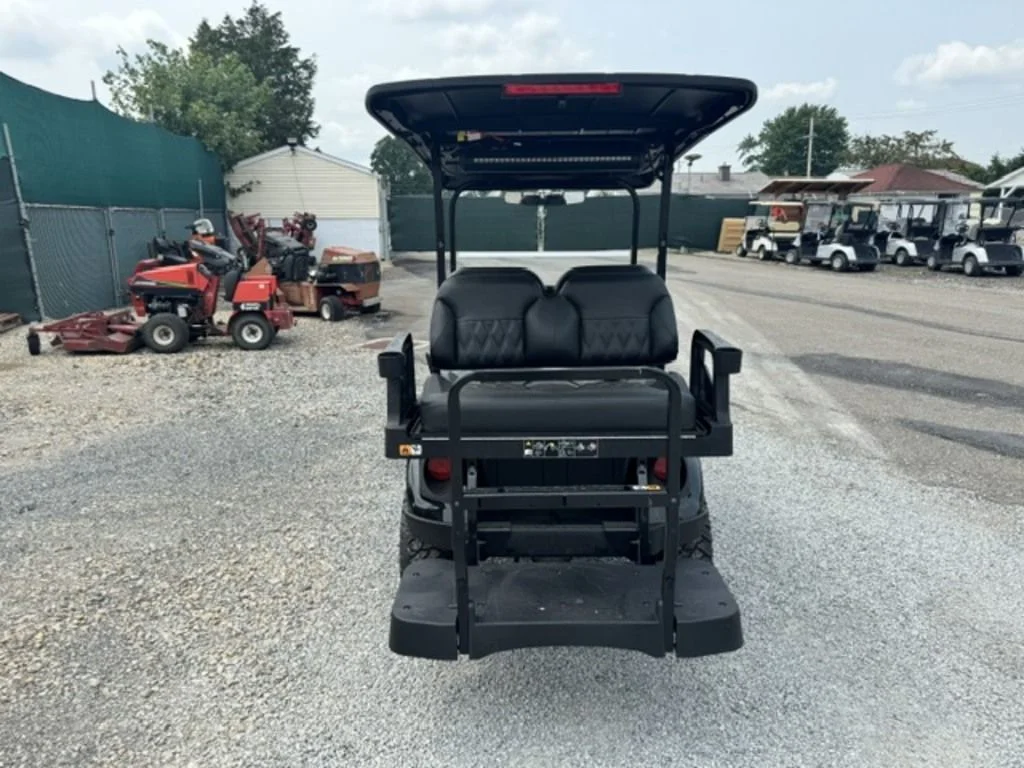 2027 E-Z-GO Express photo 3