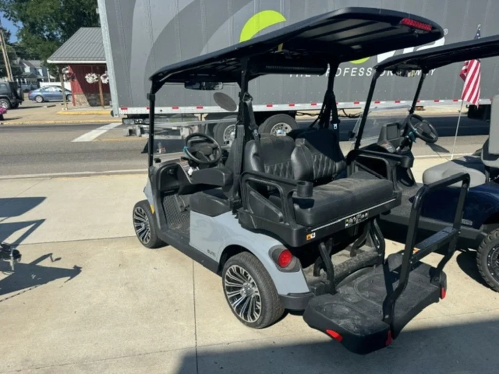 2026 E-Z-GO RXV ELiTE Lithium photo 2