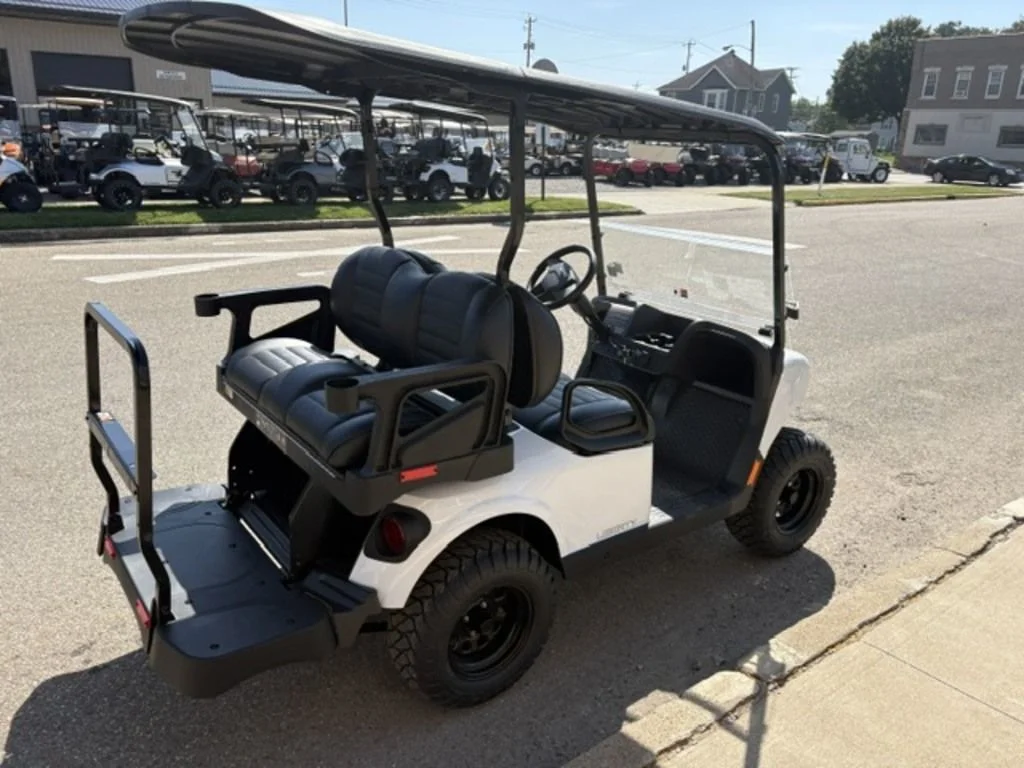 2027 E-Z-GO Liberty photo 5