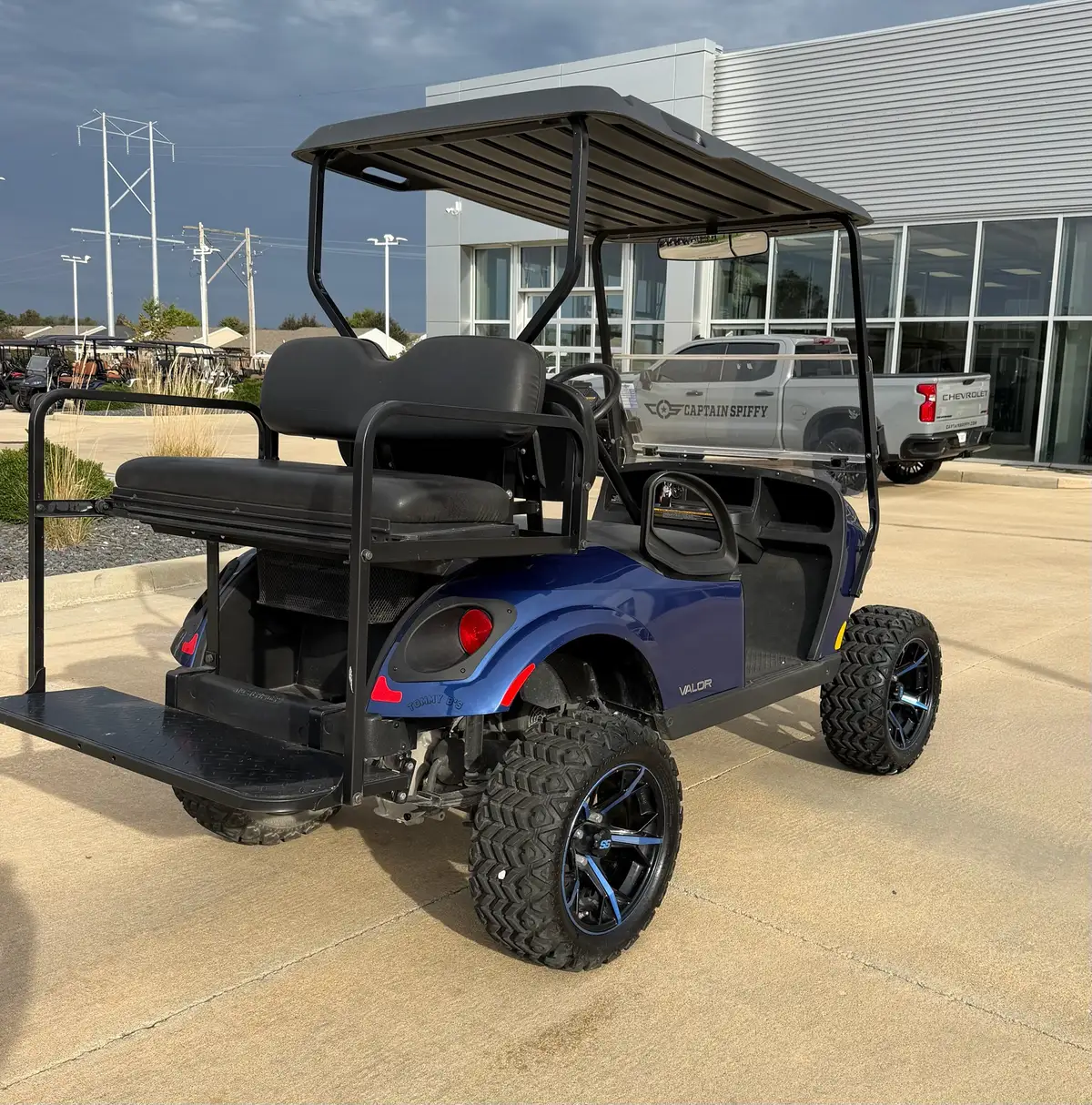 2022 E-Z-GO Valor photo 6