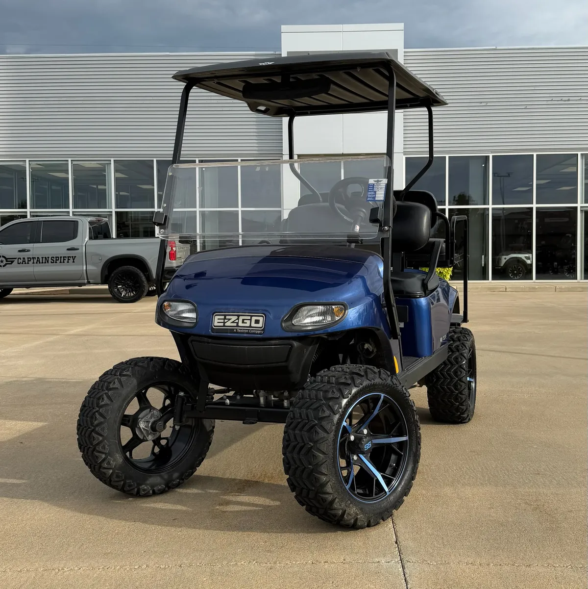 2022 E-Z-GO Valor photo 4