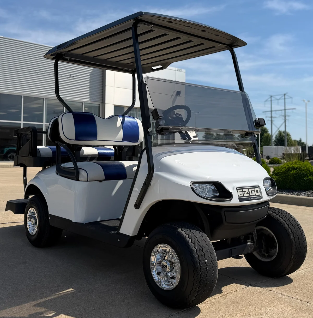 2021 E-Z-GO Valor photo 1