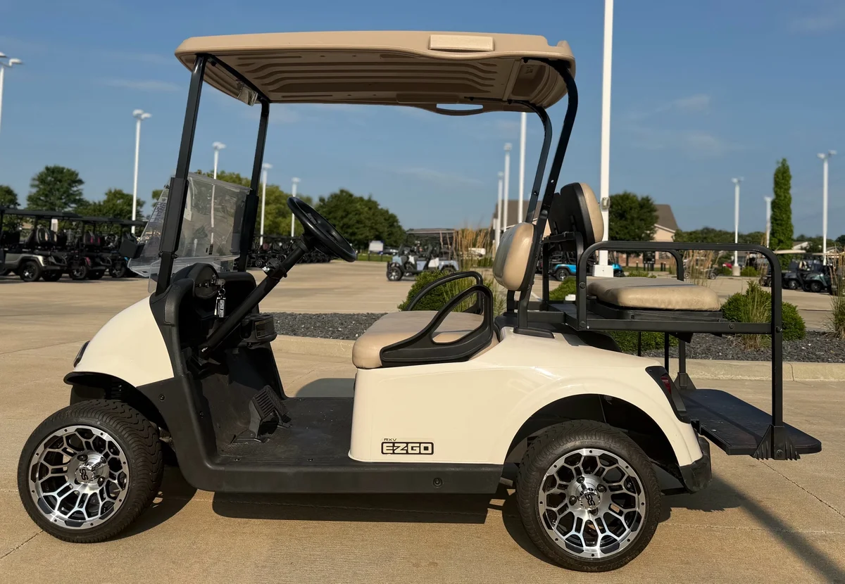 2017 E-Z-GO Freedom photo 9