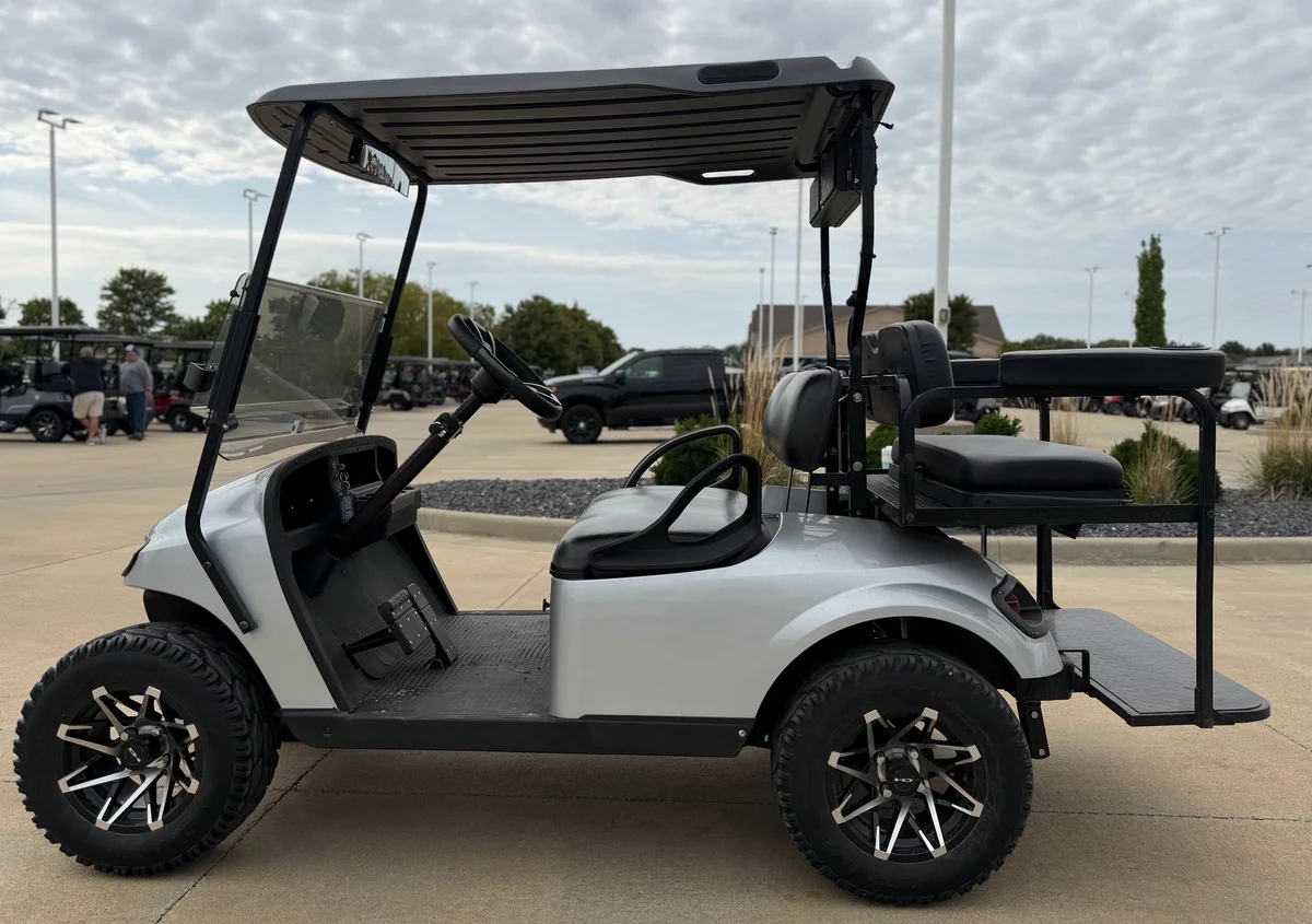 2018 E-Z-GO Freedom photo 9
