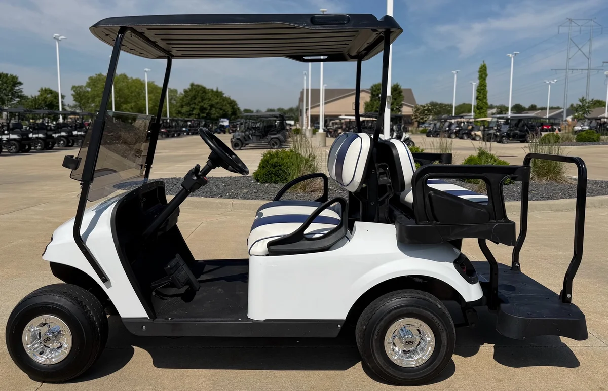 2021 E-Z-GO Valor photo 9