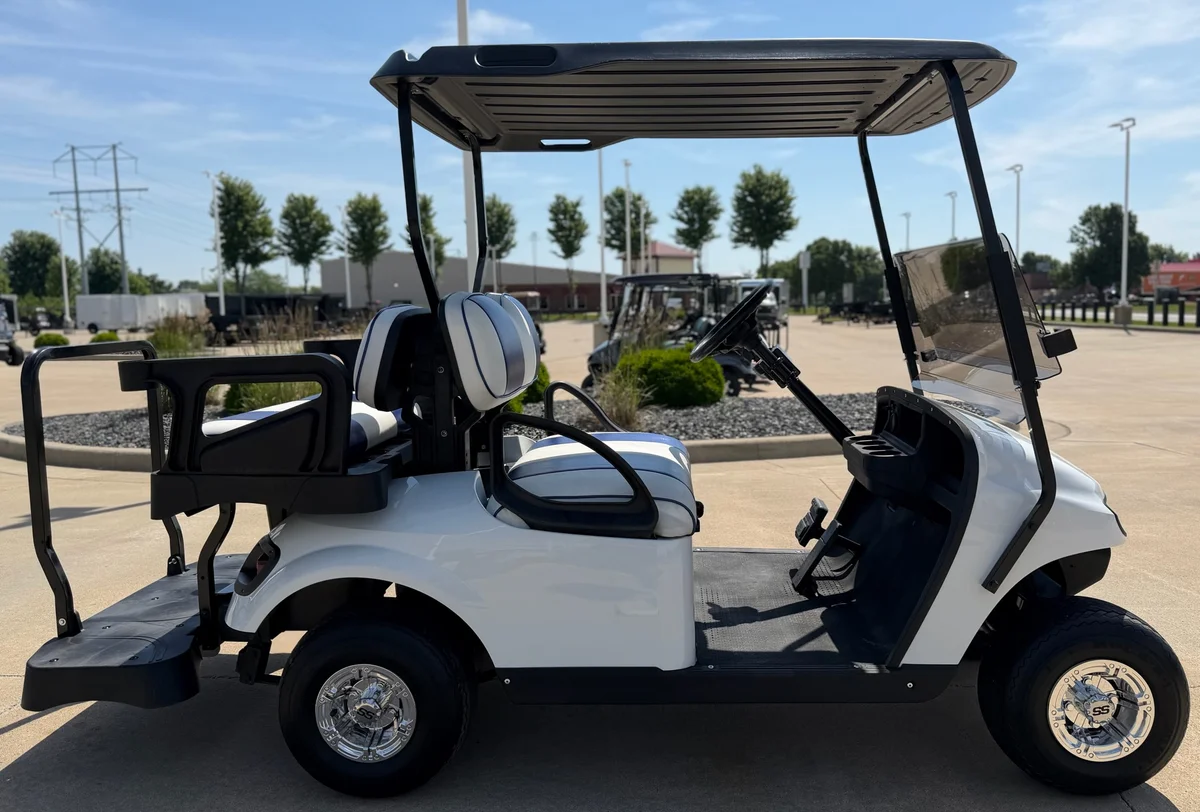 2021 E-Z-GO Valor photo 8