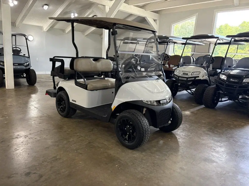 2026 E-Z-GO RXV ELiTE Lithium photo 1