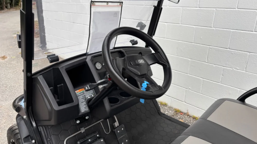 2021 E-Z-GO Express S4 photo 2