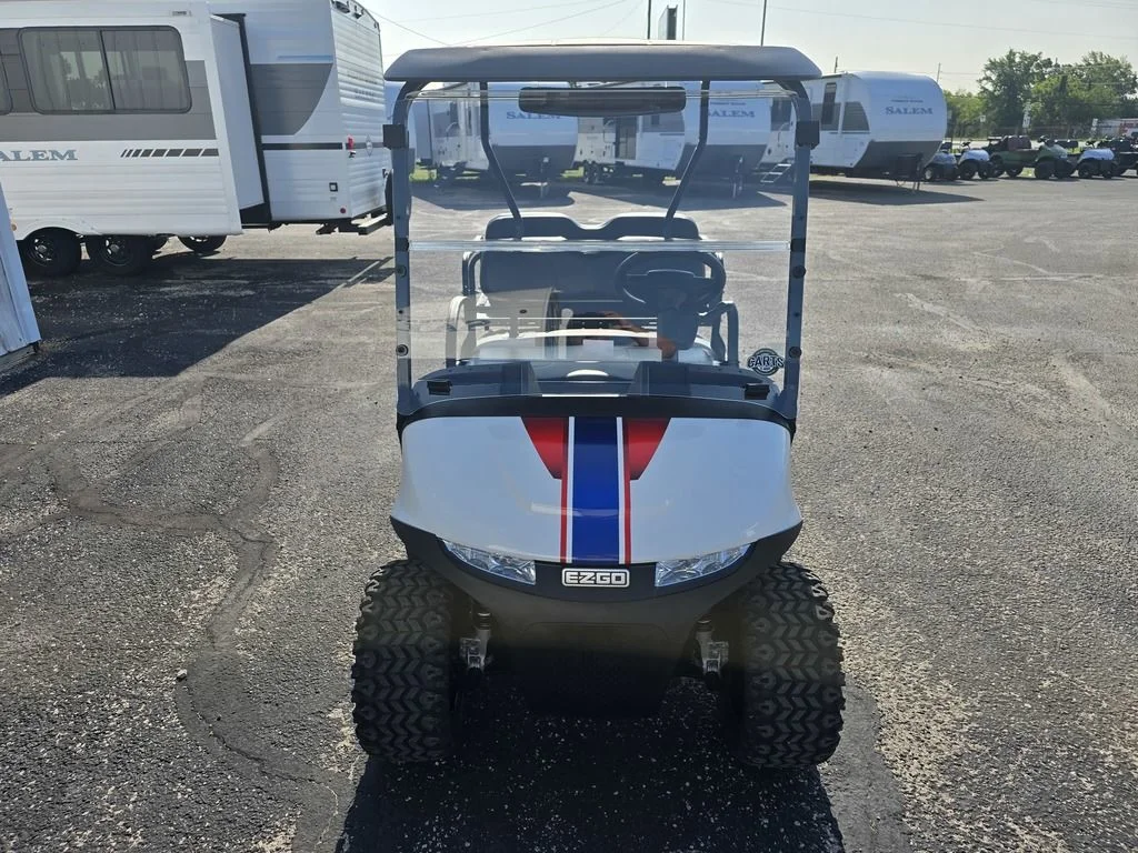 2027 E-Z-GO RXV 4 Valor S + 13.5 Gas Bright White photo 2