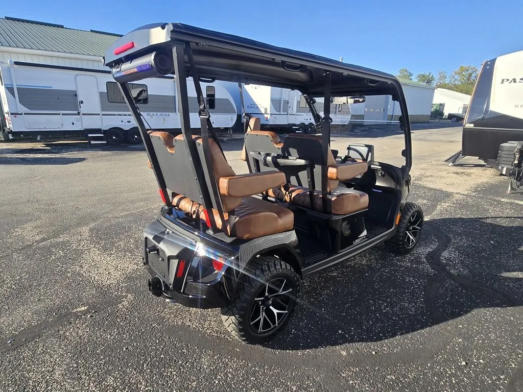 2027 E-Z-GO Liberty photo 5