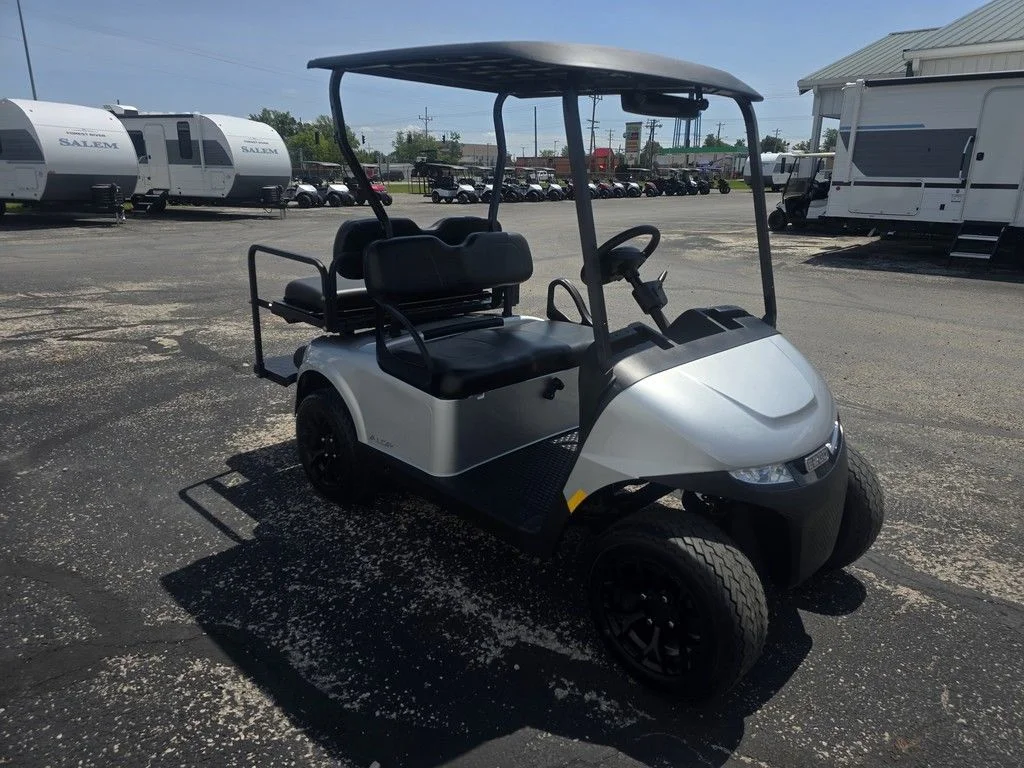 2027 E-Z-GO RXV 2 Valor S + 13.5 Gas Platinum photo 3