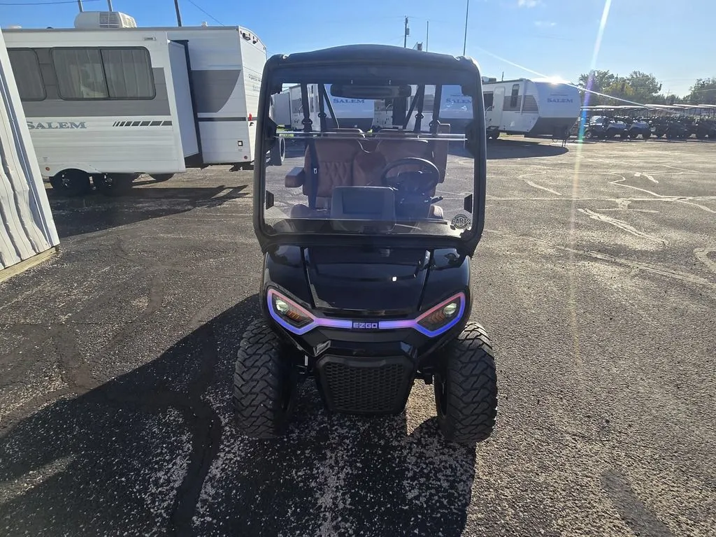 2027 E-Z-GO Liberty photo 2