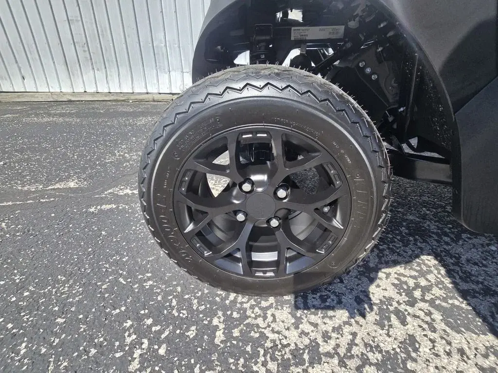 2027 E-Z-GO RXV 2 Valor S + 13.5 Gas Black photo 8