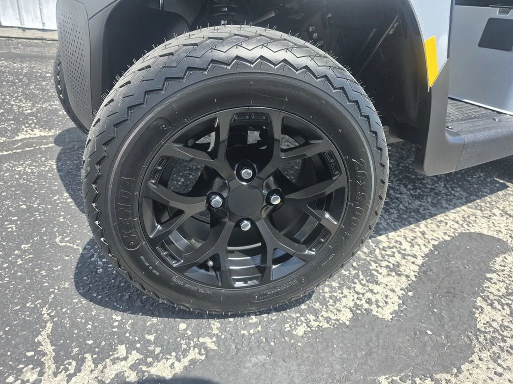 2027 E-Z-GO RXV 2 Valor S + 13.5 Gas Platinum photo 8