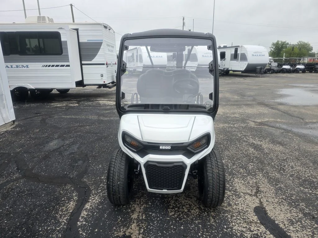 2027 E-Z-GO Liberty photo 2